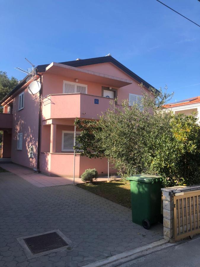 Apartment Milka Vir Ngoại thất bức ảnh