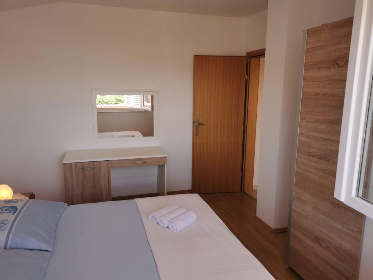 Apartment Milka Vir Ngoại thất bức ảnh
