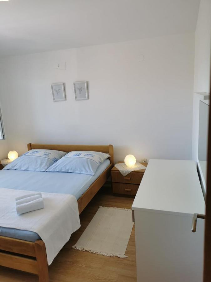 Apartment Milka Vir Ngoại thất bức ảnh
